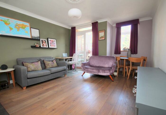 1 Bedroom Flat To Rent In Bracknell Close, Wood Green, N22