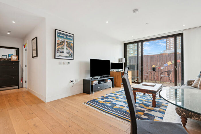 1 Bedroom Flat To Rent In Cobalt Place, Battersea Park, SW11