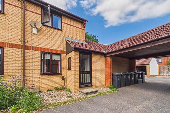 2 Bedroom Terraced House For Sale In Stott Gardens, Cambridge, Cambridgeshire, CB4