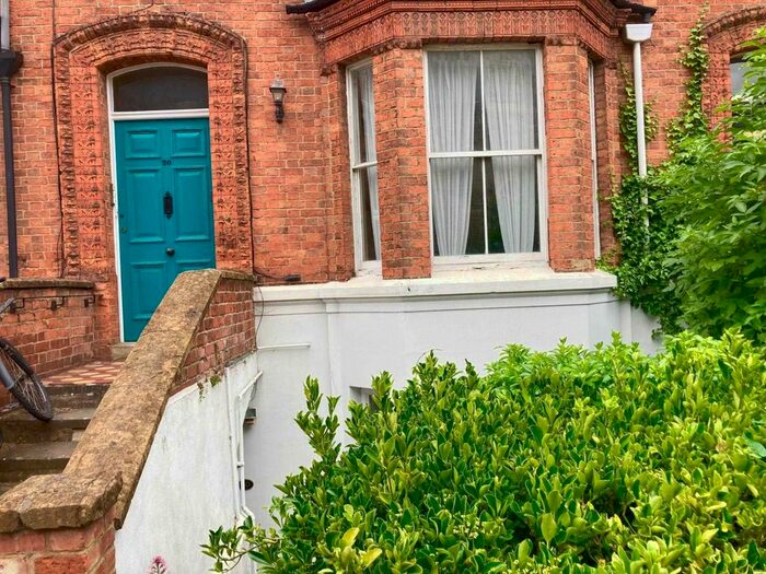 1 Bedroom Flat To Rent In Marlborough Road, Banbury, OX16