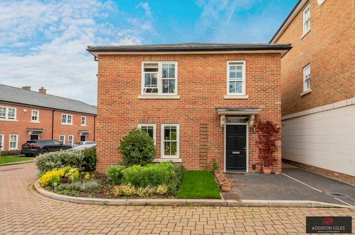 2 Bedroom Detached House To Rent In Mobbs Close, Slough, SL2