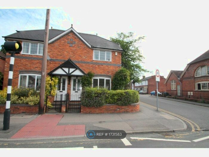 2 Bedroom Semi-Detached House To Rent In Easthampstead Road, Wokingham, RG40