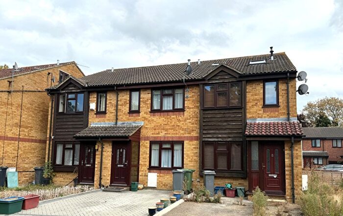 1 Bedroom Flat To Rent In Barnes Avenue, Southall, UB2