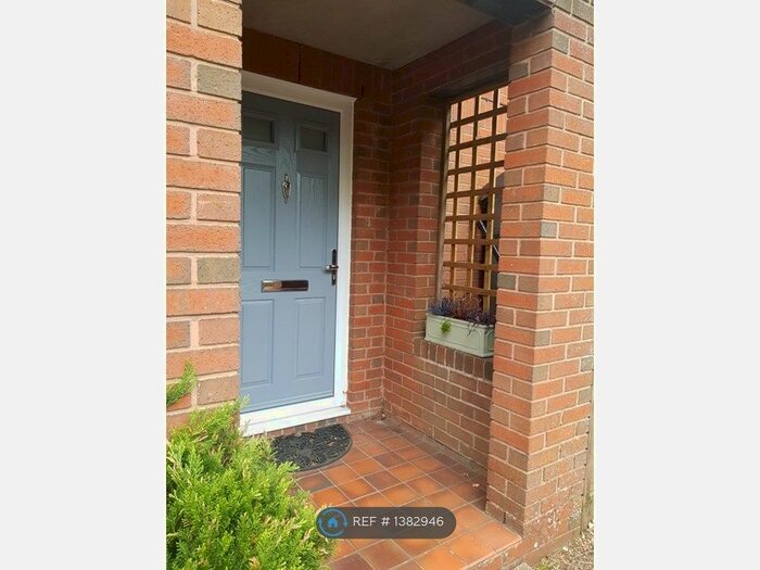 Studio To Rent In St. Peters Gardens, Wrecclesham, Farnham, GU10