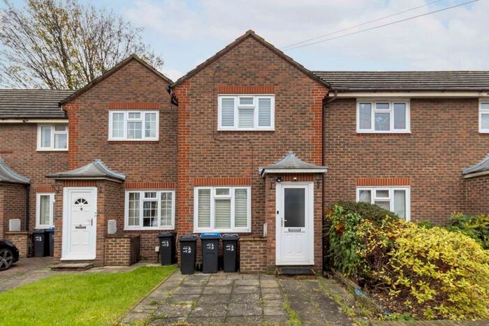 1 Bedroom Flat To Rent In Chase Side Avenue, London, SW20