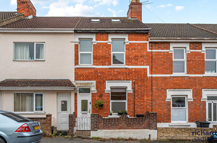 3 Bedroom Terraced House For Sale In Tennyson Street, Town Centre, Swindon, SN1