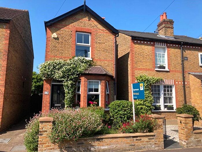 3 Bedroom Detached House For Sale In Sunbury Lane, Walton On Thames, Surrey, KT12