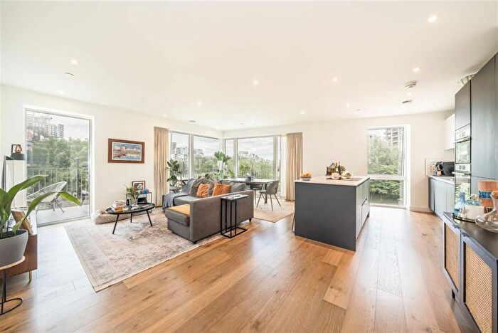 3 Bedroom Flat To Rent In Southern Way, Greenwich, SE10