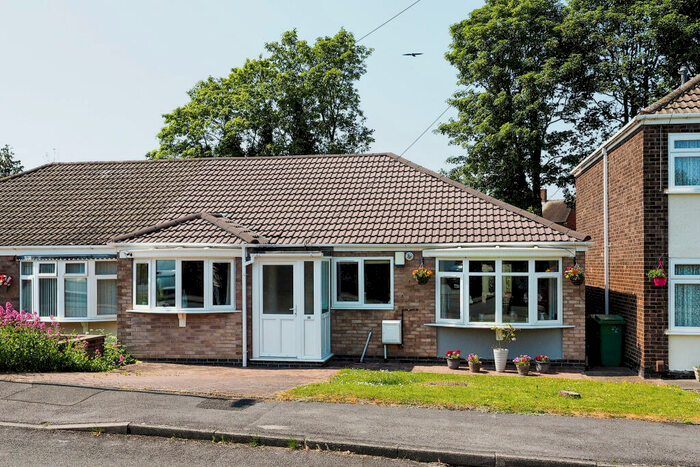 3 Bedroom Semi-Detached Bungalow To Rent In Yalding Gardens, Nottingham, NG8