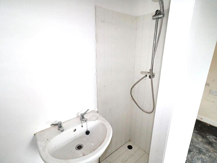 2 Bedroom Terraced House For Sale In Ingrow Lane, Keighley, BD22