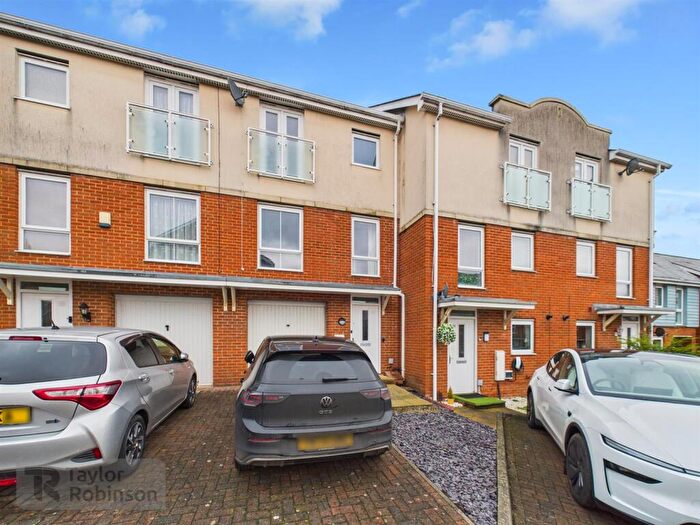 4 Bedroom Terraced House To Rent In Reynolds Avenue, Redhill, RH1