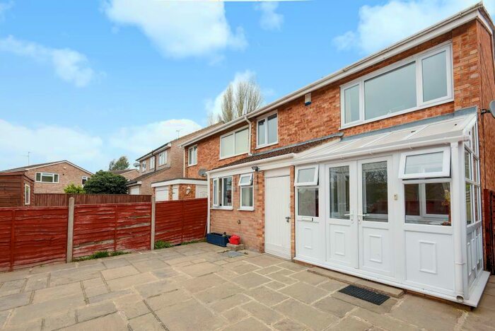 3 Bedroom Semi-Detached House To Rent In Mallory Avenue, Caversham, RG4