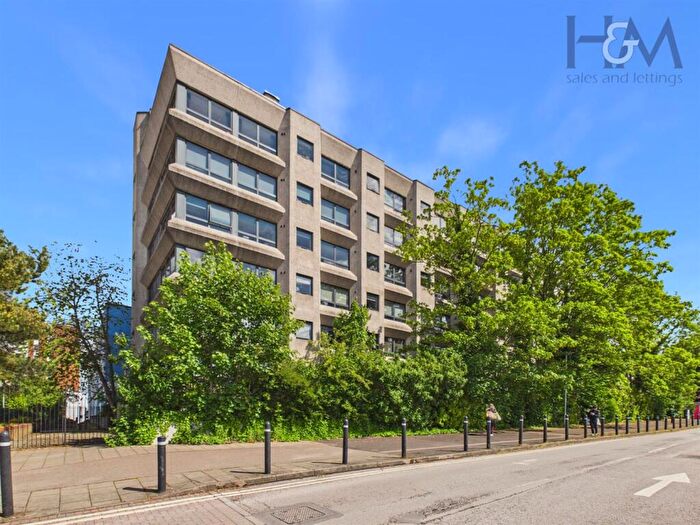 2 Bedroom Apartment To Rent In Skyline House, Swingate, Stevenage, SG1