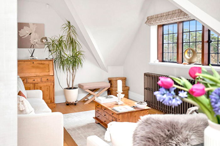 2 Bedroom Apartment For Sale In Kings Drive, Midhurst, GU29