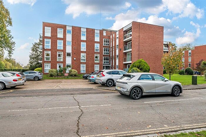 2 Bedroom Flat For Sale In Grosvenor Drive, Maidenhead, SL6