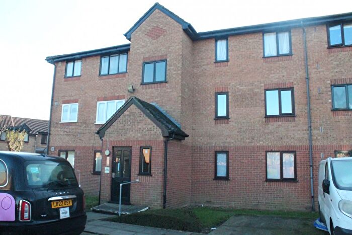 2 Bedroom Flat To Rent In Streamside Close, London, N9