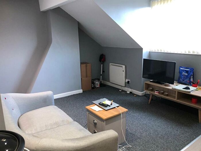 1 Bedroom Apartment To Rent In Roman Grove, Leeds, LS8