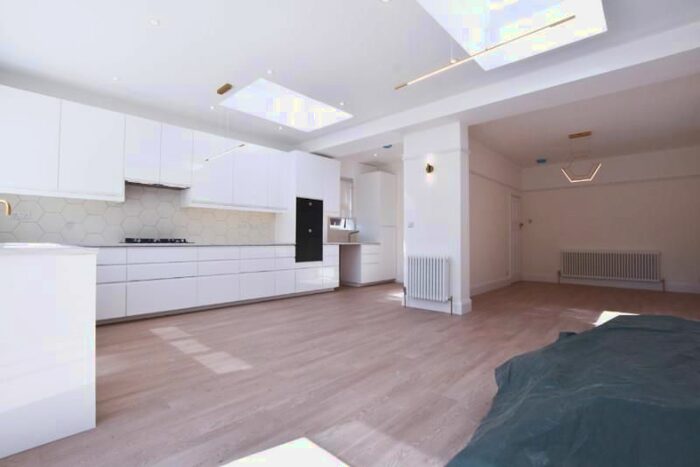 4 Bedroom Semi-Detached House To Rent In Oakfield Road, London, N3