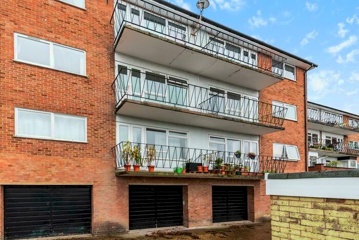 2 Bedroom Apartment To Rent In Chesham, Buckinghamshire, HP5
