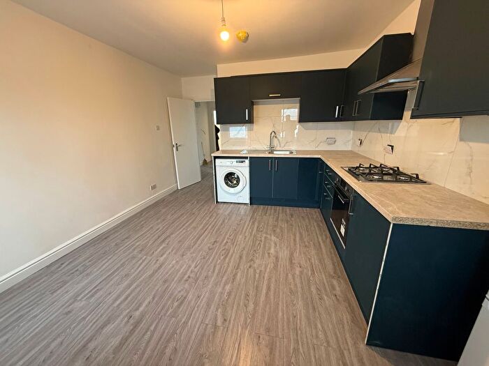 3 Bedroom Flat To Rent In Evering Road, London, E5