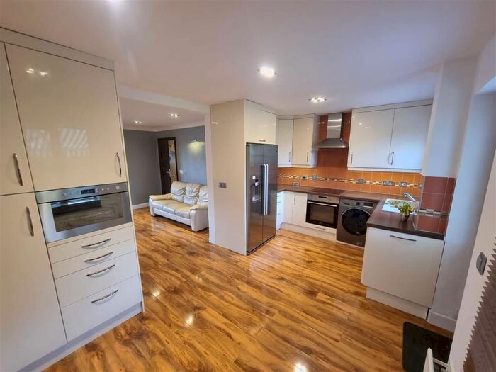 4 Bedroom Semi-Detached House To Rent In Benacre Croft, Tattenhoe, Milton Keynes, Bucks, MK4