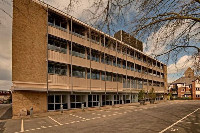 1 Bedroom Flat To Rent In Flat Trinity Cou Between Towns RoadOxford, RT4