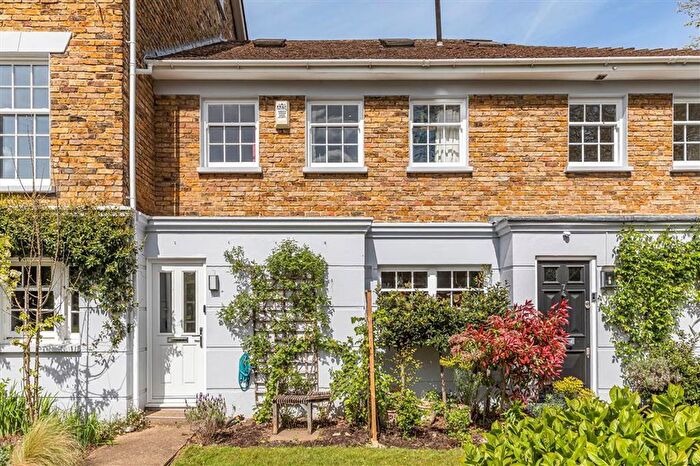 3 Bedroom Terraced House For Sale In Chester Close, London, SW13