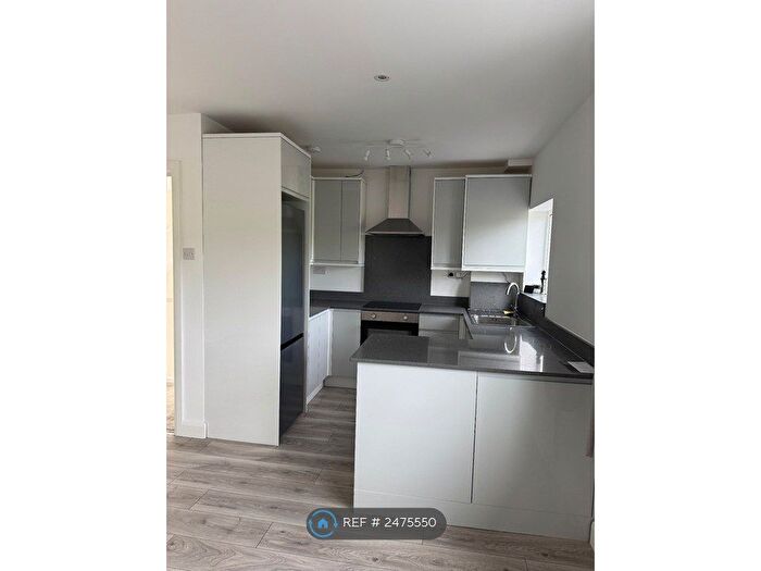 3 Bedroom Flat To Rent In Iveagh Avenue, London, NW10