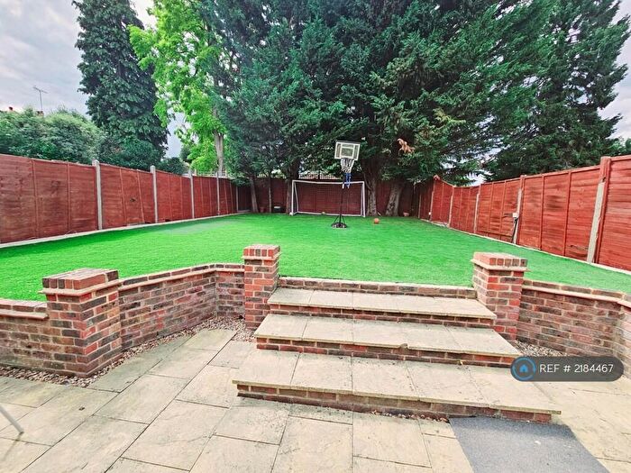 4 Bedroom Bungalow To Rent In Sandy Lane, Orpington, BR6