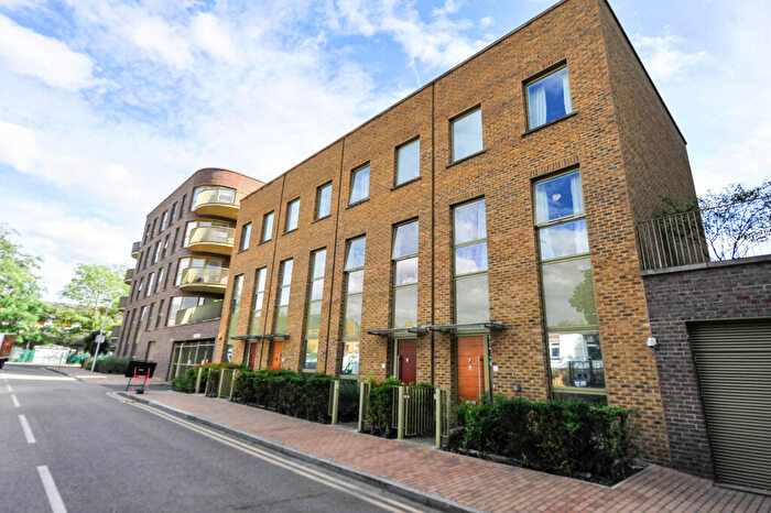 3 Bedroom House For Sale In Ryan Close, Kidbrooke, Greenwich, SE3