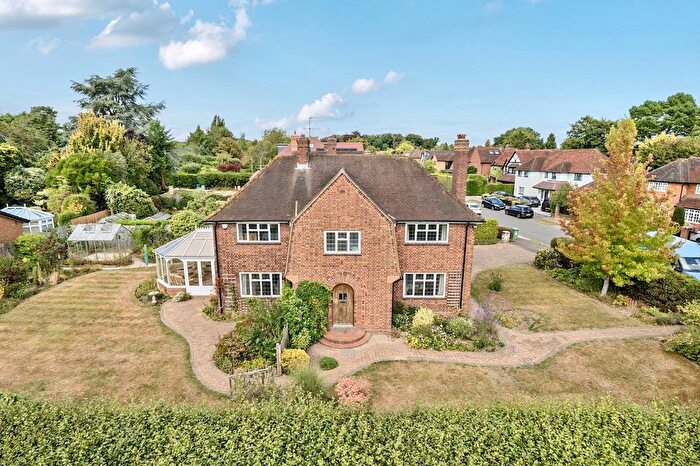 3 Bedroom Detached House For Sale In Eghams Wood Road, Beaconsfield, HP9