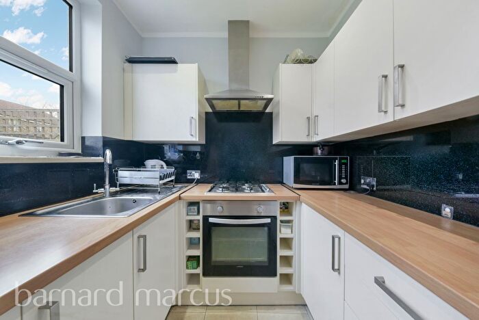 4 Bedroom Property To Rent In Glenister Park Road, London, SW16