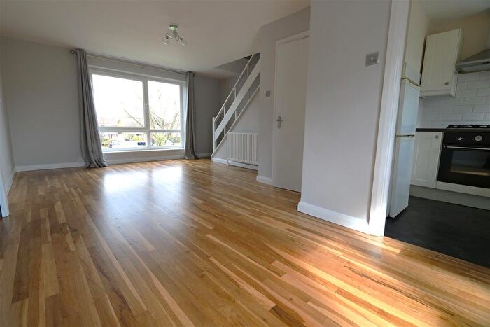 2 Bedroom Maisonette To Rent In Park Road, New Malden, KT3