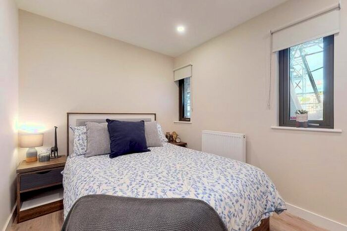 2 Bedroom Flat To Rent In Furnival Square, Sheffield, S1