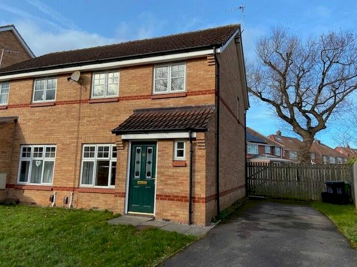 3 Bedroom Semi-Detached House To Rent In Redbarn Drive, Osbaldwick, York, North Yorkshire, YO10