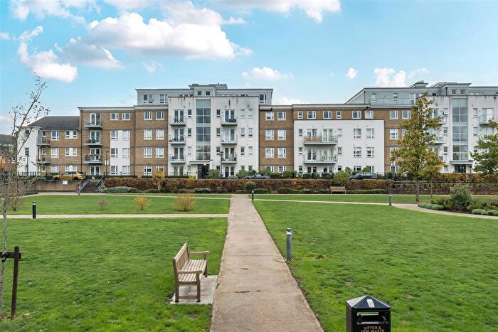 2 Bedroom Flat For Sale In Kestrel Court, Heron Way, Maidenhead, SL6