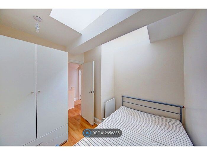 4 Bedroom Terraced House To Rent In The Bittoms, Kingston Upon Thames, KT1