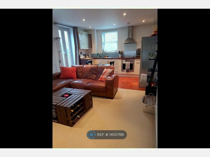 2 Bedroom Flat To Rent In Tanners Court, Hertford, SG14