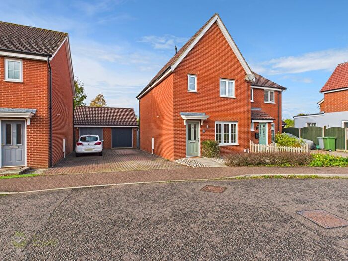 3 Bedroom Semi Detached House For Sale In Mountbatten Drive, Norwich, NR6