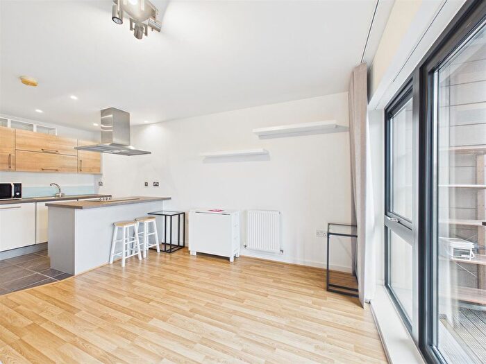 1 Bedroom Flat For Sale In Windsor Court, Mostyn Grove, Bow, E3