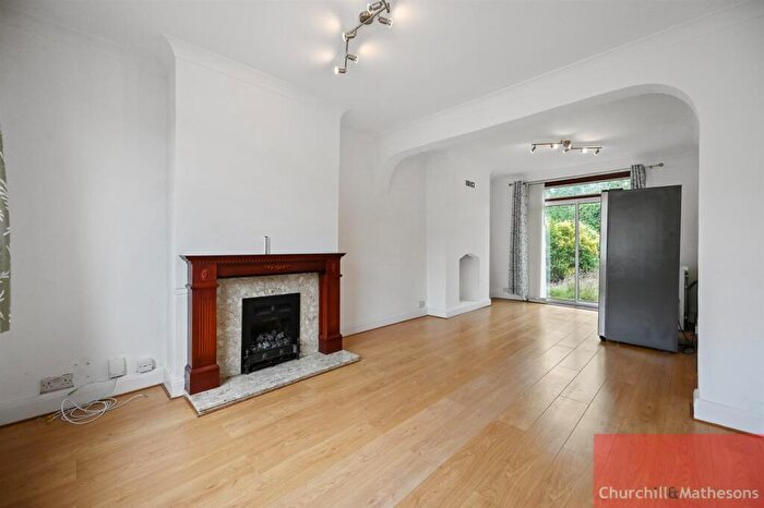 4 Bedroom House To Rent In Winstead Gardens, Dagenham, RM10