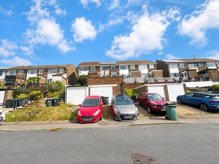 3 Bedroom Terraced House For Sale In Alpine Rise, Bradford, BD13