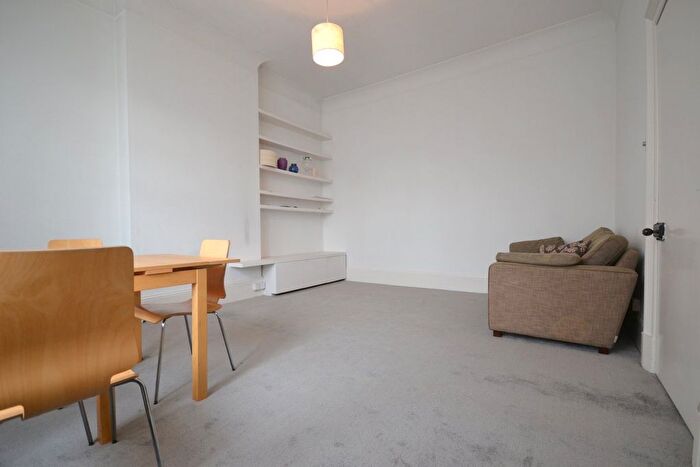 1 Bedroom Flat To Rent In Longley Road, Tooting, London, SW17