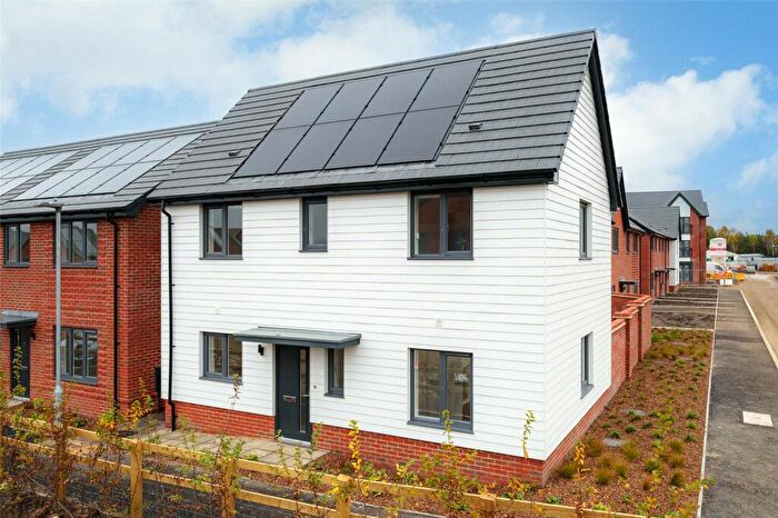 3 Bedroom House To Rent In Gethin Grove, Crowthorne, Berkshire, RG45