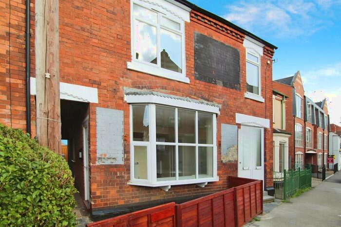 3 Bedroom Flat To Rent In Bath Road, Kettering, Northants, NN16