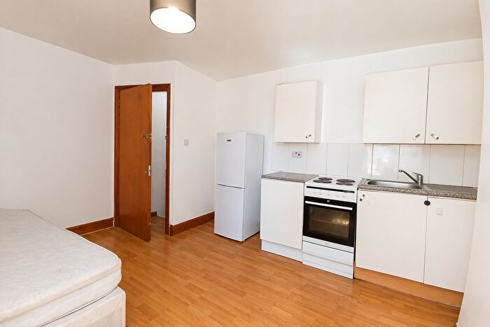 Studio To Rent In Bradbury Street, London, N16