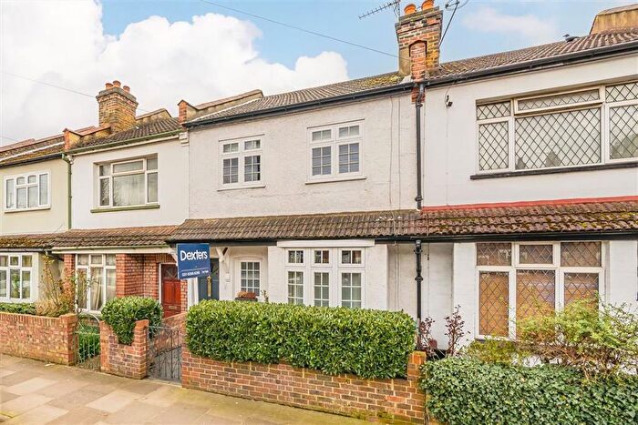 3 Bedroom Property For Sale In Shacklegate Lane, Teddington, TW11