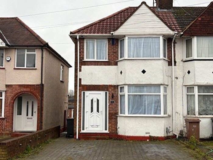 3 Bedroom Semi-Detached House To Rent In Willow Way, Luton, LU3