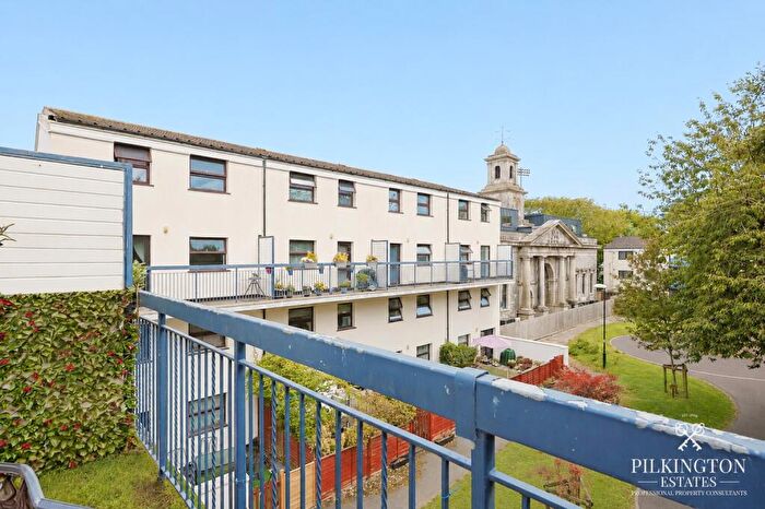 3 Bedroom Flat For Sale In Raglan Road, Plymouth, Devon, PL1