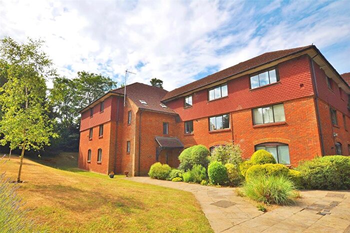2 Bedroom Flat To Rent In Boxgrove Road, Guildford, Surrey, GU1